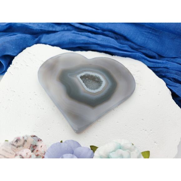 Druzy Agate Flat Heart Crystal Carving - Picture 4 of 7